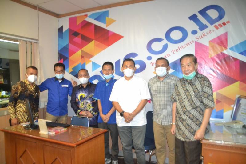 Kunjungi Dapur Redaksi www.upeks.co.id, Anggiat; Upeks Mantap