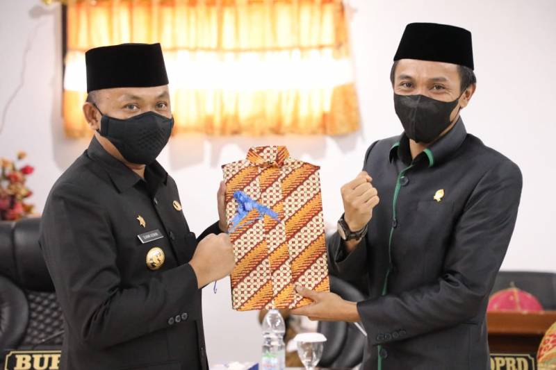 Bupati Bantaeng Serahkan Permohonan Hibah Tanah Milik Pemda Kepada Kejaksaan Negeri Bantaeng