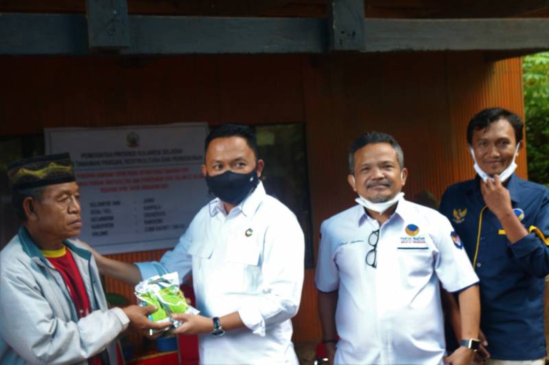 Dorong Pertanian Alami, Bupati Bantaeng Bagikan 23 Ribu Paket Pupuk Organik