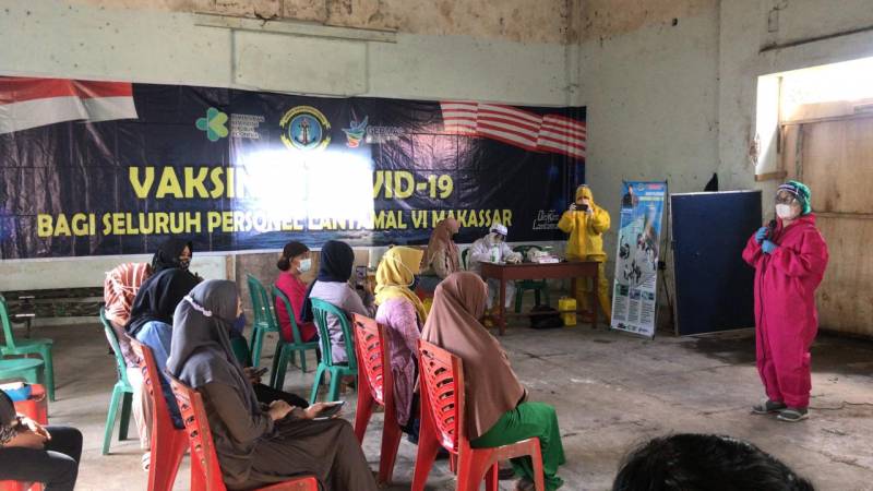 Diskes Lantamal VI Gencarkan Vaksinasi Kepada Keluarga Besar TNI AL dan  Purnawirawan Secara Mobile