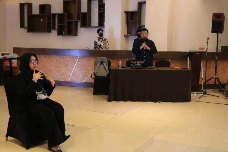 Bangkitkan Semangat Usaha Disabilitas, PLN Beri Pelatihan Sertifikasi dan Alat Barista