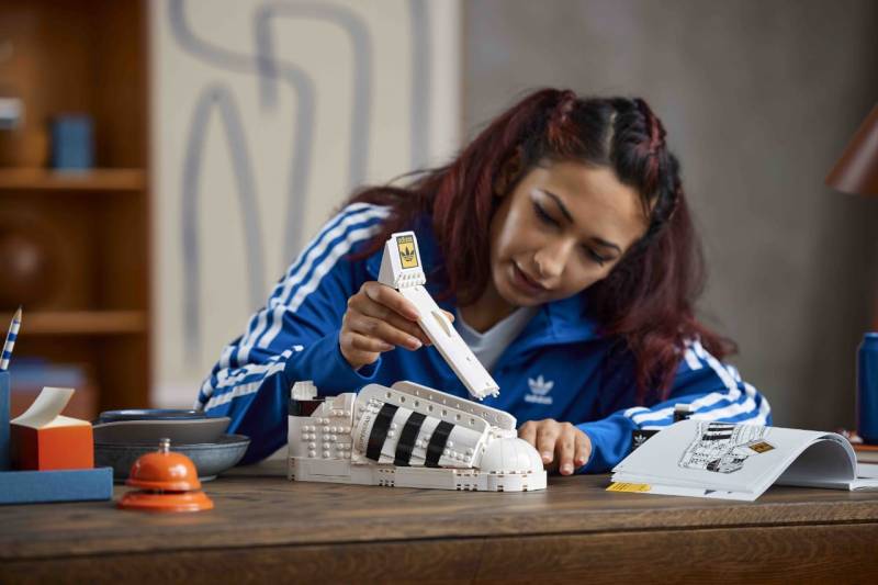 Adidas Originals dan LEGO Group Luncurkan Sneaker Superstar Kolaboratif dan LEGO® Edisi Ikon Sepatu Sneaker
