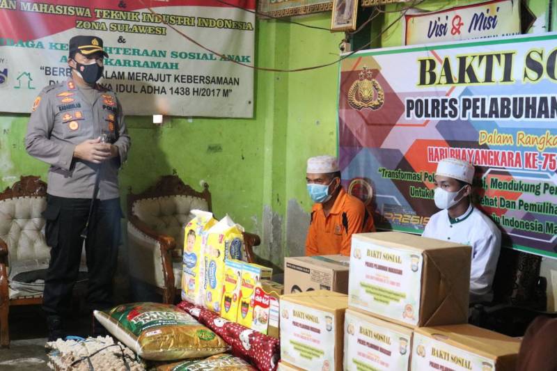 Peduli, Kapolres Pelabuhan Berbagi ke Anak Yatim Piatu