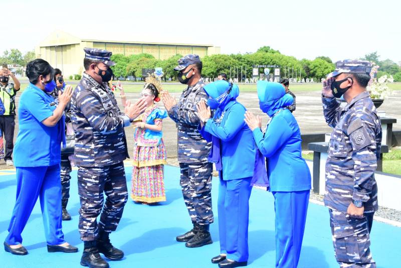 Tari Paduppa Sambut Transit Kasal di Kota Makassar