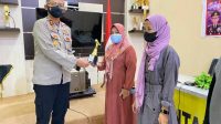 IMG-20210621-WA0007 HUT Bhayangkara Ke-75, Kapolres Bantaeng Serahkan Trofi dan Sertifikat Lomba Lagu Daerah