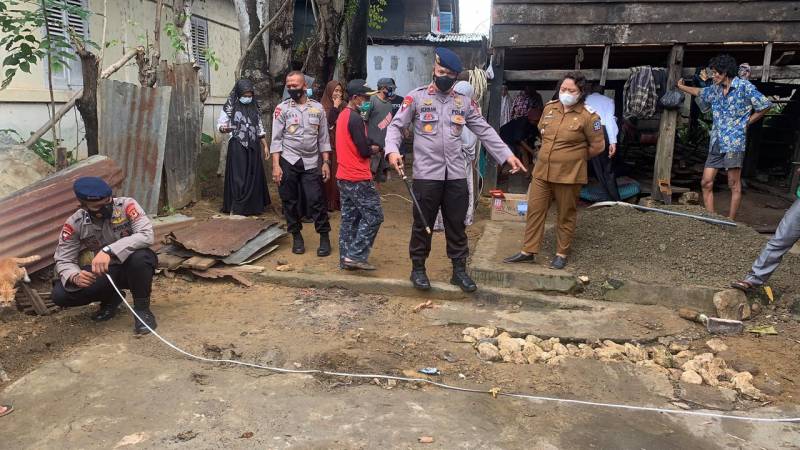 Brimob Bersama BAZNAS dan Kodim 1407 Bone Bedah Rumah Warga