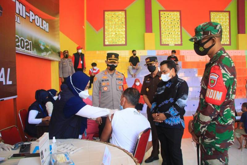 Masyarakat Membeludak, Sukses Serbuan Vaksinasi Polres Enrekang Melebihi Target