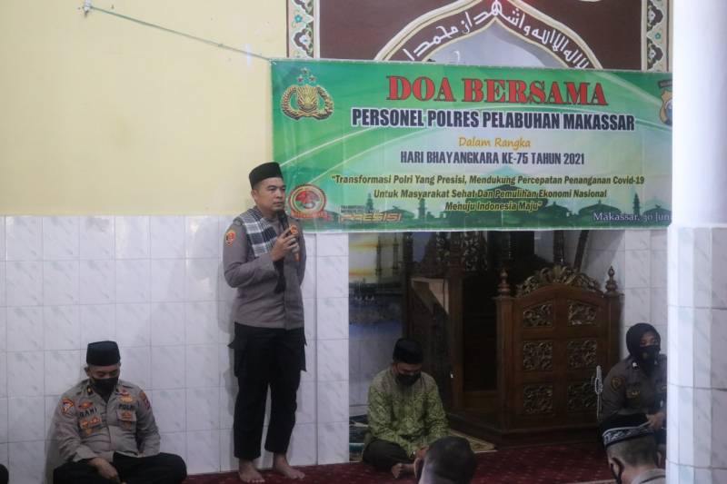Sambuat Hari Bhayangkara ke-75, Polres Pelabuhan Makassar Gelar Doa Bersama