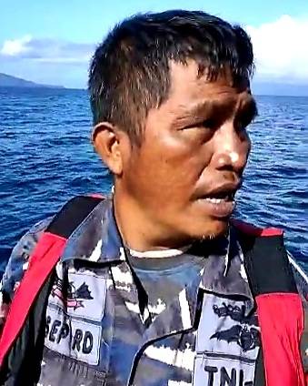 Prajurit TNI AL Posmat Lampia Lantamal VI SAR Kapal Nelayan Tengelam di Danau Towoti