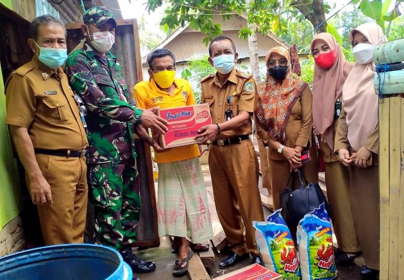 Dinsos Selayar Salurkan Bantuan Sosial Permakanan Non Alam Ke Penerima Manfaat
