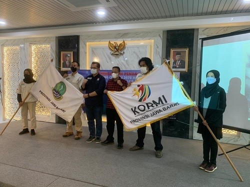 54 Pendaki Gunung AOPGI Kibarkan Kebangkitan Nasional di Puncak Ciremai