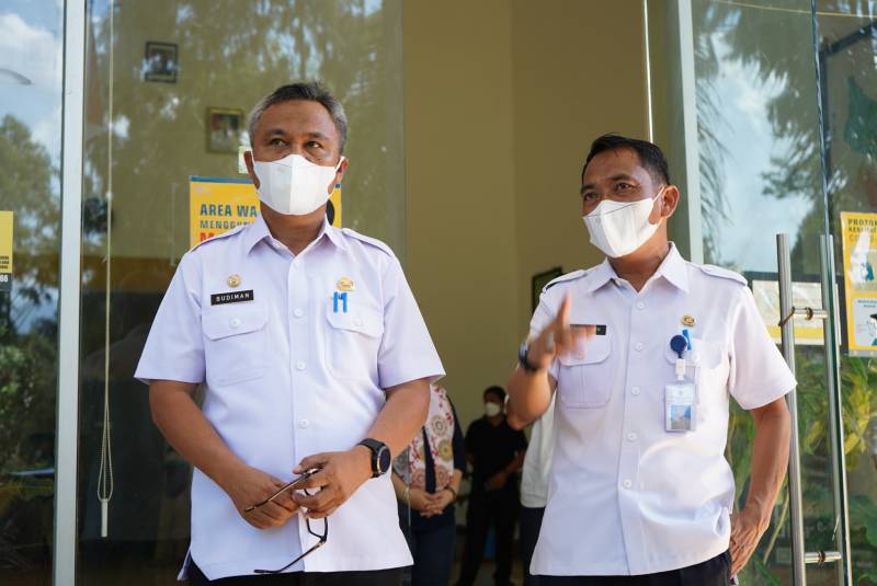 Pasca Istirahat Siang, Bupati Budiman Sidak Dua Kantor OPD