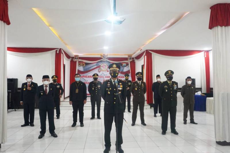 Bupati Iksan Iskandar Hadiri Peringatan HUT Bhayangkara ke-75 Secara Virtual