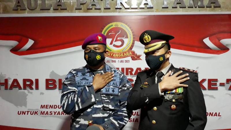 Serentak. Jajaran Lantamal VI  Ucapkan Dirgahayu Bhayangkara ke-75 di Markas  Polisi di Sulsel