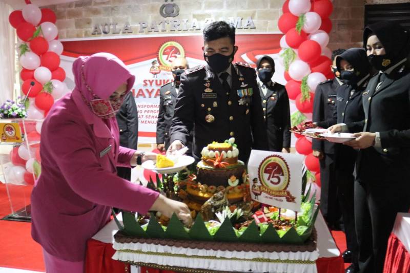 Polres Pelabuhan Isi Kegiatan Sosial di Hari Bhayangkara ke-75, Berakhir Syukuran