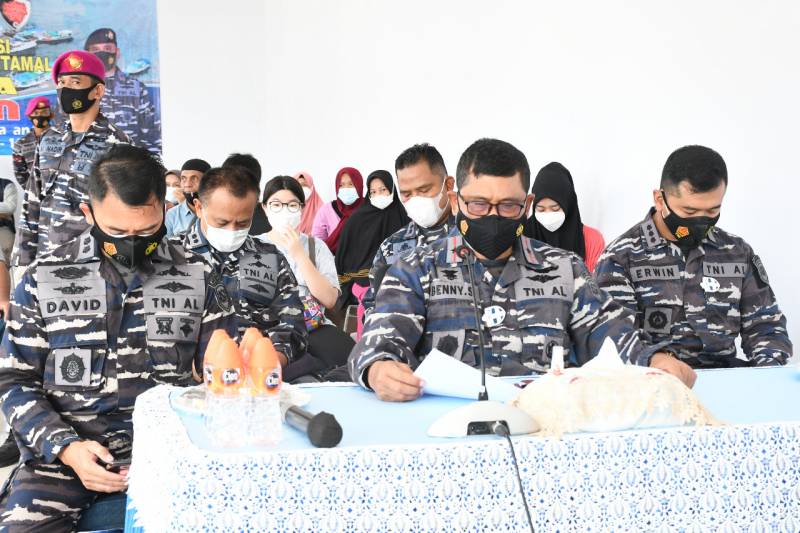Danlantamal VI Hadiri Vicon Serbuan Vaksin TNI Serentak Bersama Panglima TNI