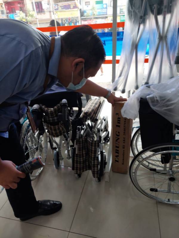 KPPU Kanwil VI melakukan pemantauan Stok dan Harga Obat dan Tabung Oksigen