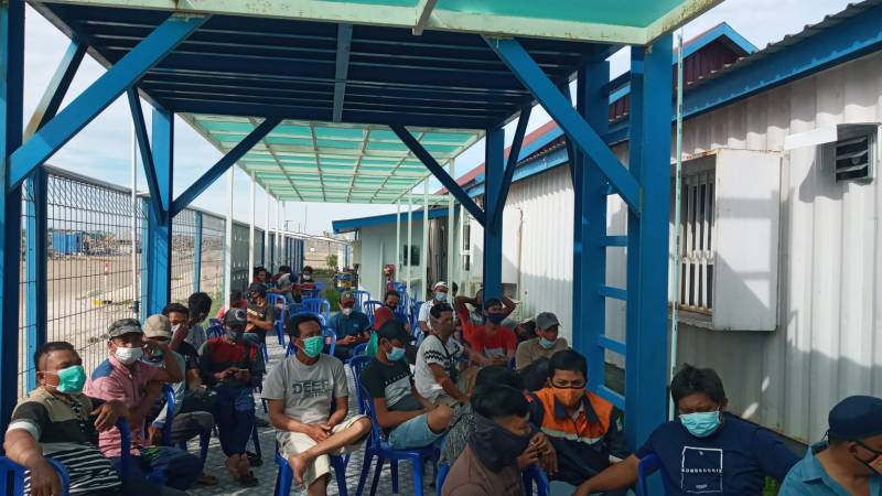 Tak Kenal Lelah TNI AL Targetkan Serbuan Vaksin Masyarakat Maritim di PP New Port Makassar