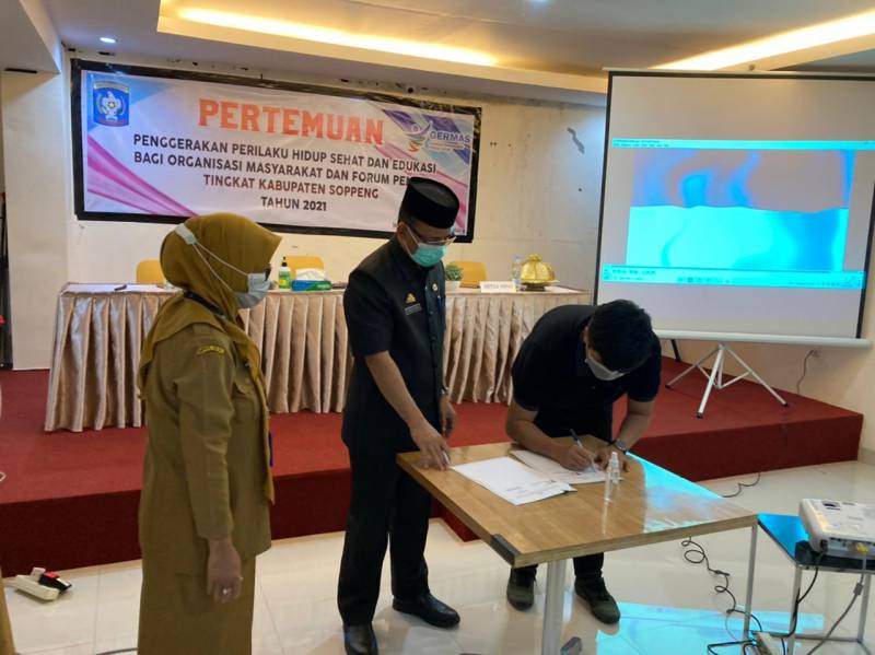 Kadis Kesehatan dan Ketua BPC HIPMI Soppeng Teken MoU Germas