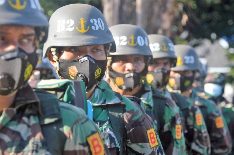 Dansatdik-2 Pimpin Upacara Penutupan Diksarit dan Pembukaan Sargol Siswa Dikmaba dan Dikmata PK TNI AL Angkatan XLI 2021