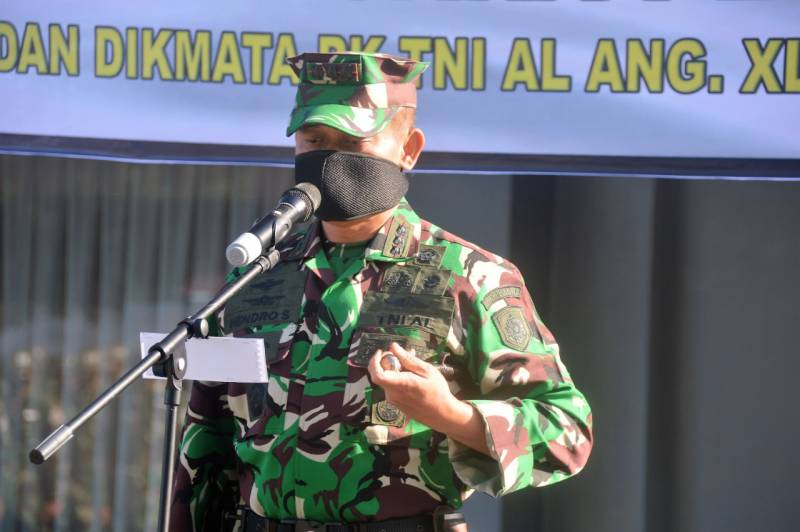 Dansatdik-2 Pimpin Upacara Penutupan Diksarit dan Pembukaan Sargol Siswa Dikmaba dan Dikmata PK TNI AL Angkatan XLI 2021