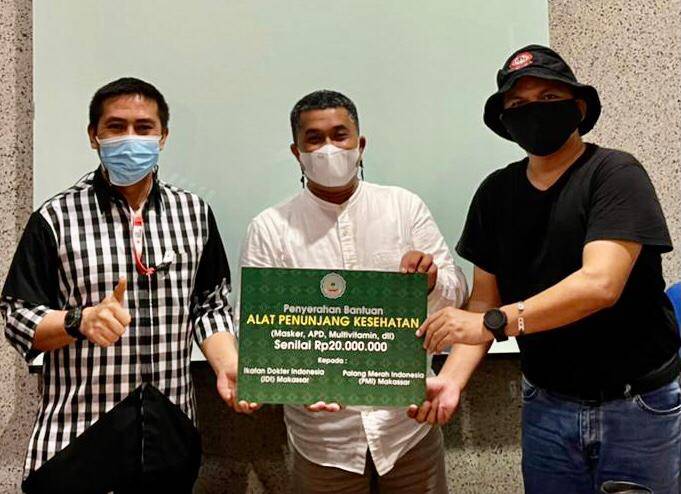 Covid-19 Meninggi, BMPD Sulsel Peduli Serahkan Bantuan ke PMI dan IDI