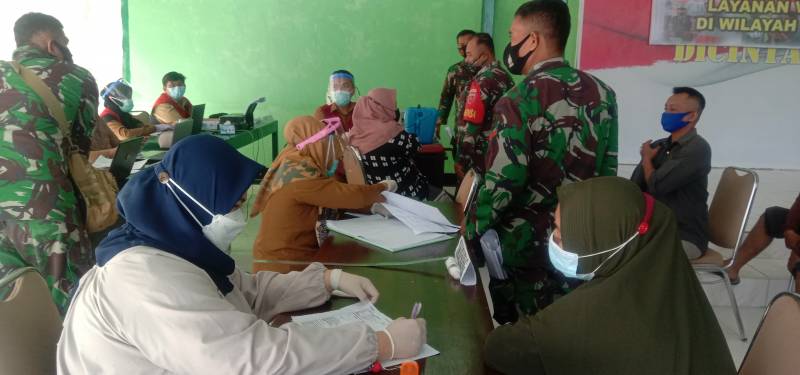Kodim 1401 Majene Gelar Vaksinasi Massal Gratis Bagi Warga
