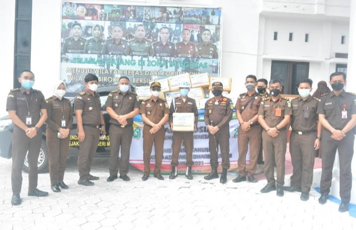 Sambut Hari Bhakti Adhyaksa ke 61, Kejari Majene Laksanakan Bakti Sosial
