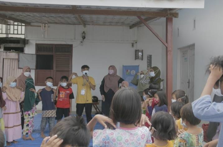 Dosen Unsulbar Edukasi Anak Pesisir Majene