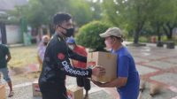 Kapolres Pelabuhan Bagikan Sembako ke Petugas Kebersihan