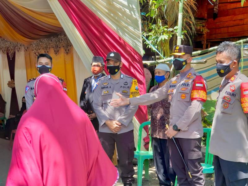 Cegah Kenaikan PPKM Level 2, Kapolres Enrekang Pantau Langsung Protkes Pesta Pernikahan