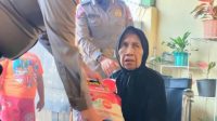 Samsat Gowa Bantu Warga Lansia dan Kurang Mampu
