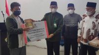 BAZNAS Makassar Salurkan Beasiswa kepada 100 Dhuafa