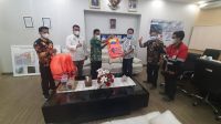 Tonasa Peduli Bagikan Life Jacket dan Mimbar Masjid