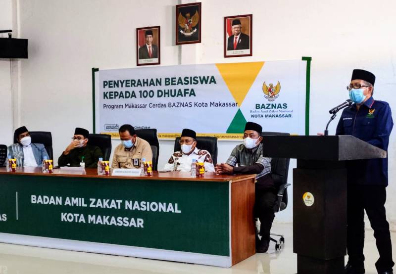100 Dhuafa Peroleh Beasiswa BAZNAS Makassar