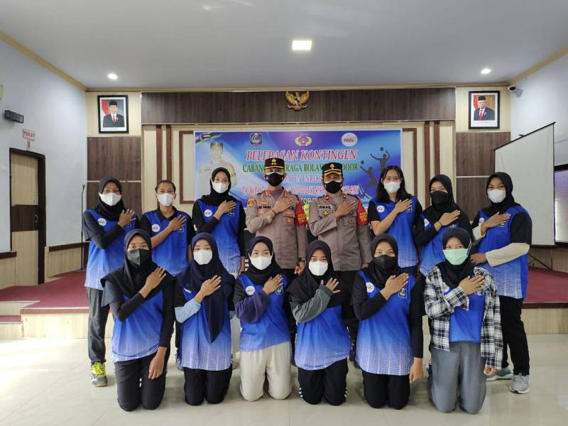 Kapolres Enrekang Melepas Kontingen Cabang Olahraga Bola voli Indoor Pada Pekan Olahraga Pra Proprov XVII-2021