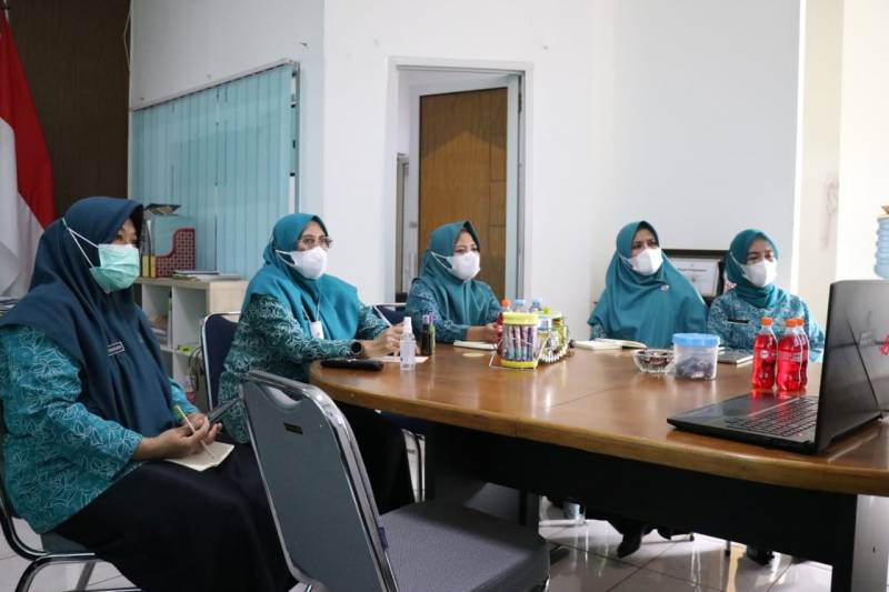 TP PKK Lutim Ikuti "ObraS KaIN" Pencegahan Covid-19 pada Anak dan Keluarganya TP PKK Lutim Ikuti "ObraS KaIN" Pencegahan Covid-19 pada Anak dan Keluarganya