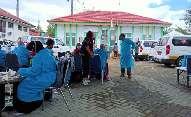 Petugas Kesehatan di Soppeng Lakukan Vaksin Dosis Ketiga