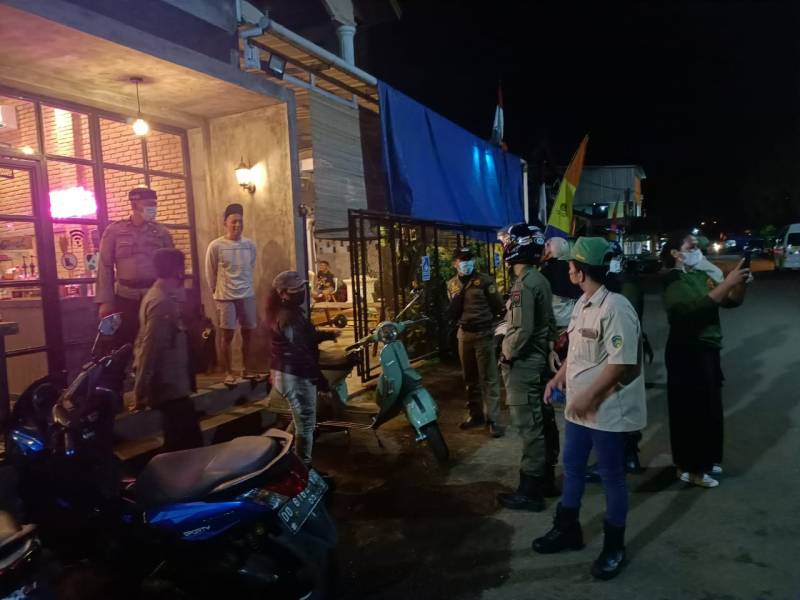 Kasi Trantib Nuha Lakukan Patroli Penerapan PPKM Level 4