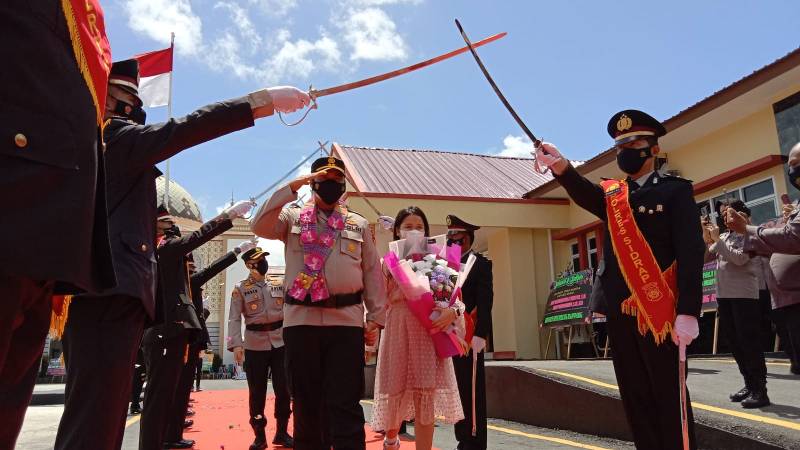 Pedang Pora Warnai Pisah Sambut Kapolres Sidrap