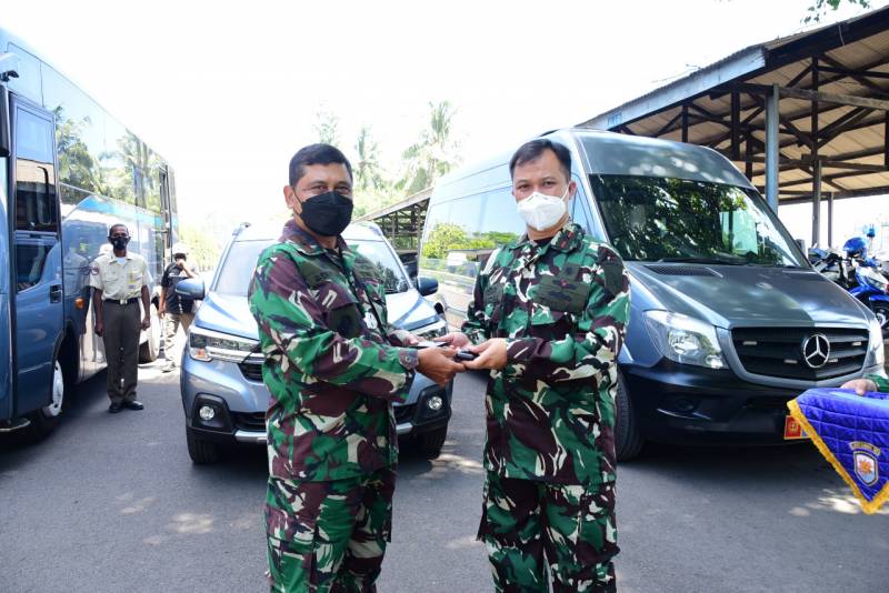 Lantamal VI Makassar Terima Tiga Kendaraan Dinas Baru TNI AL Lantamal VI Makassar Terima Tiga Kendaraan Dinas Baru TNI AL