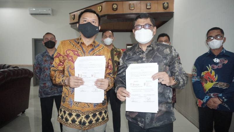 Danlantamal VI Tandatangani Berita Acara Penyerahan Dokumen Hibah Tanah 10 Hektar dari Pemkab Selayar