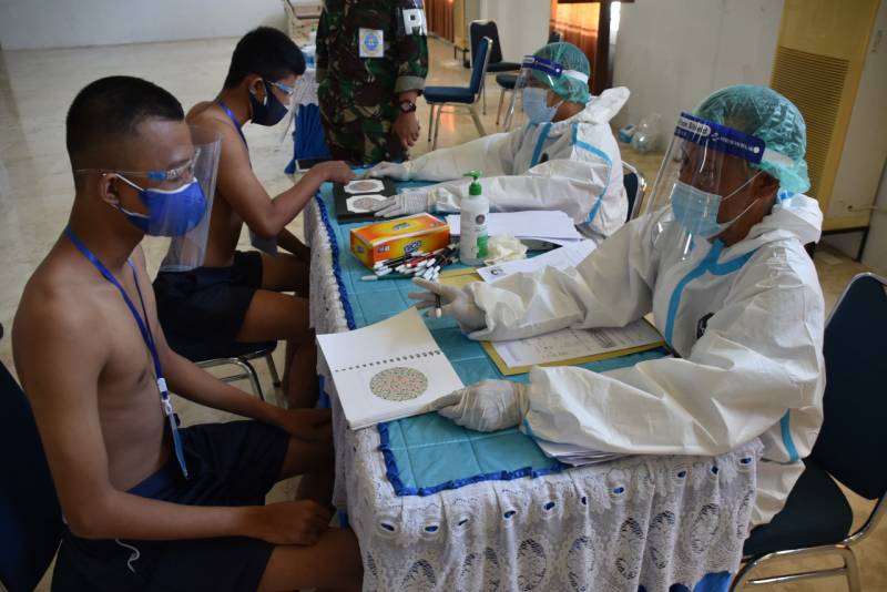 Cegah Covid-19 Sebelum Test Kesehatan Pertama, Calon Prajurit TNI AL Makassar Laksanakan Swab Antigen