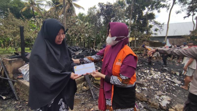 Baznas Salurkan Bantuan untuk Korban Kebakaran di Panyula