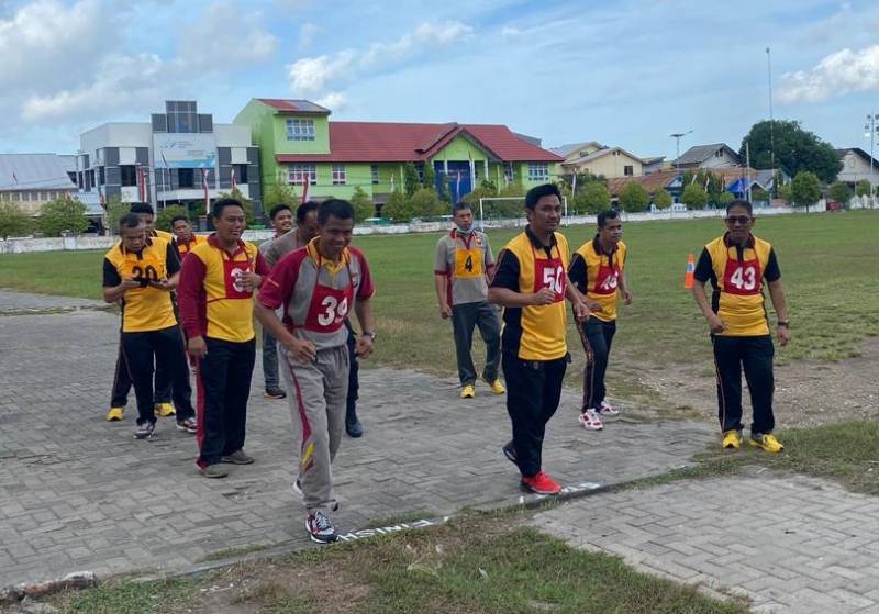 Polres Selayar Gelar Tes Kesamaptaan Jasmani di Lapangan Pemuda Benteng
