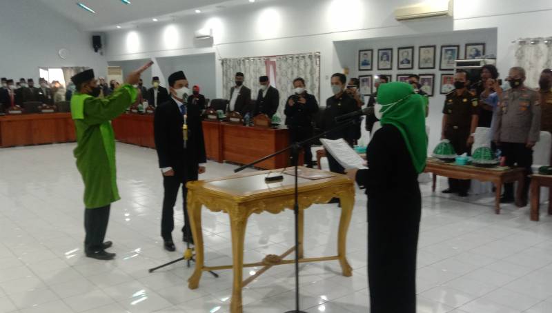 Ketua DPRD Majene Lantik PAW Partai Demokrat