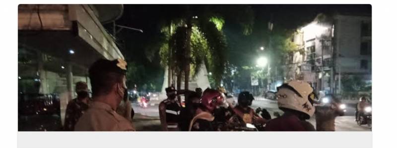 Tekan Covid-19, Polres Pelabuhan Makassar Bubarkan Kerumunan Warga 