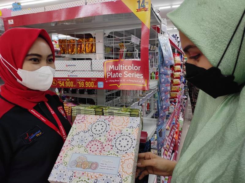 Alfamidi Tebar Uang Belanja di HUT ke-14