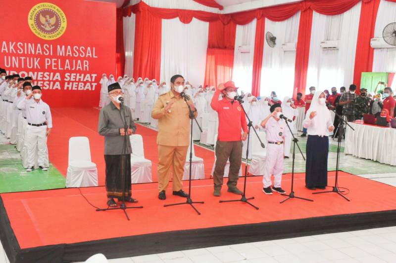 Pemkab Maros Bersama BIN Sulsel Vaksinasi Massal Pelajar SMP