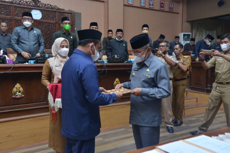 Bupati Iksan Hadiri Rapat Paripurna DPRD Penandatanganan KUA-PPAS APBD Perubahan 2021